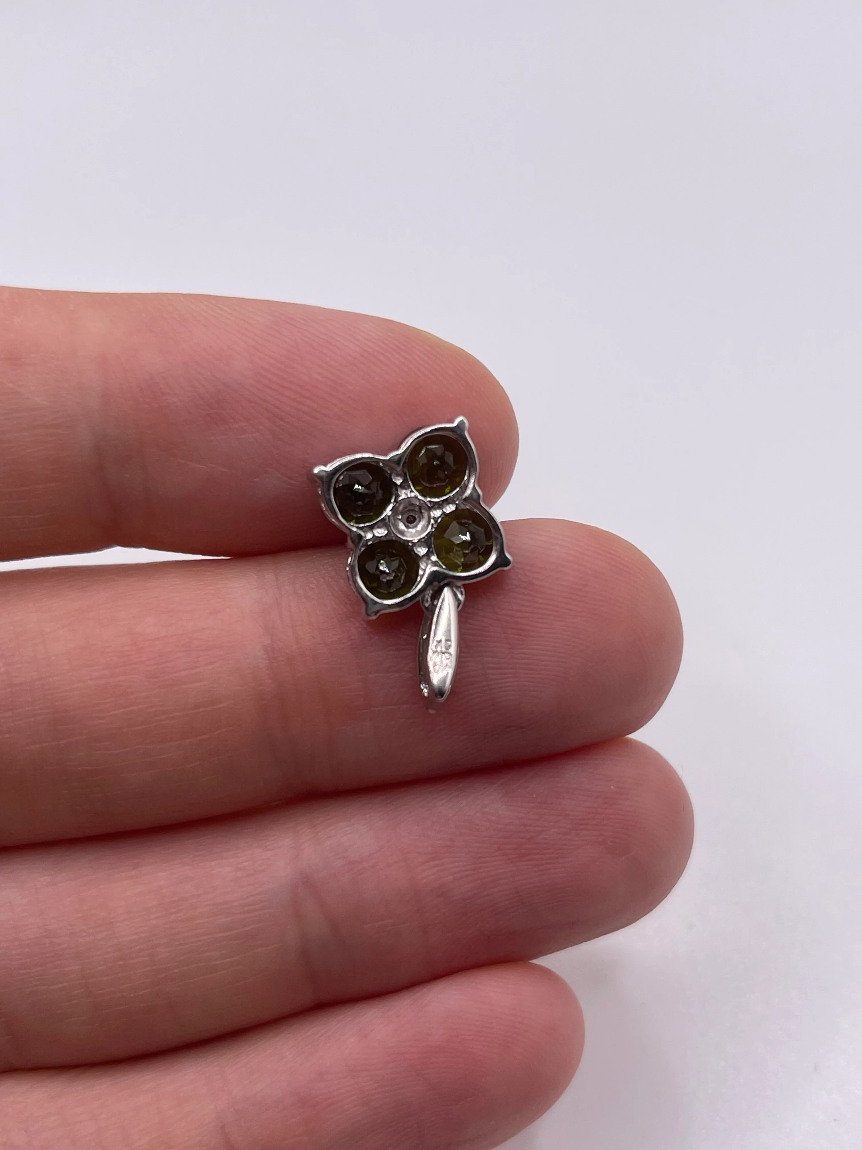 9ct white gold diopside and diamond pendant - Image 2