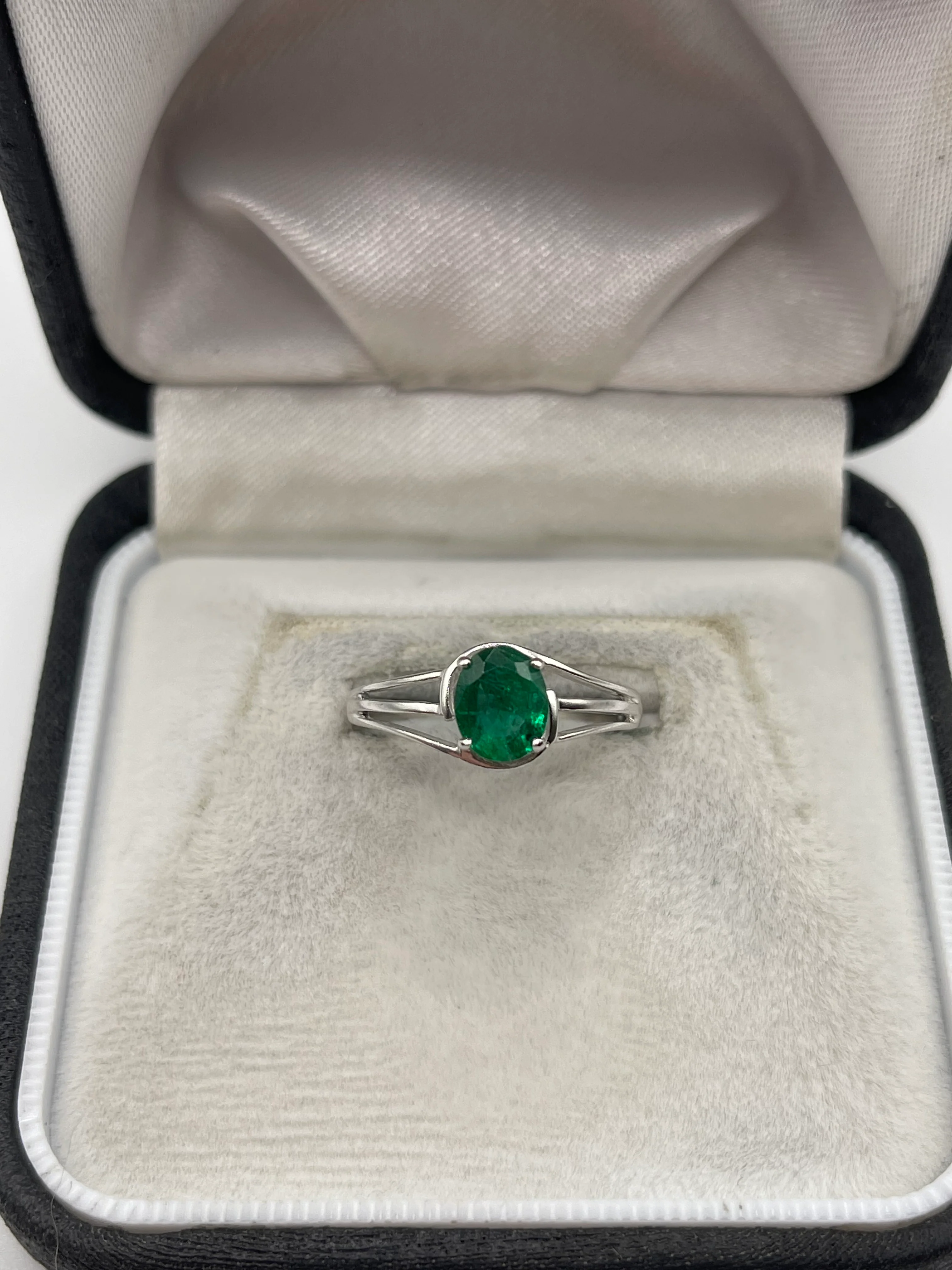 9ct white gold emerald ring