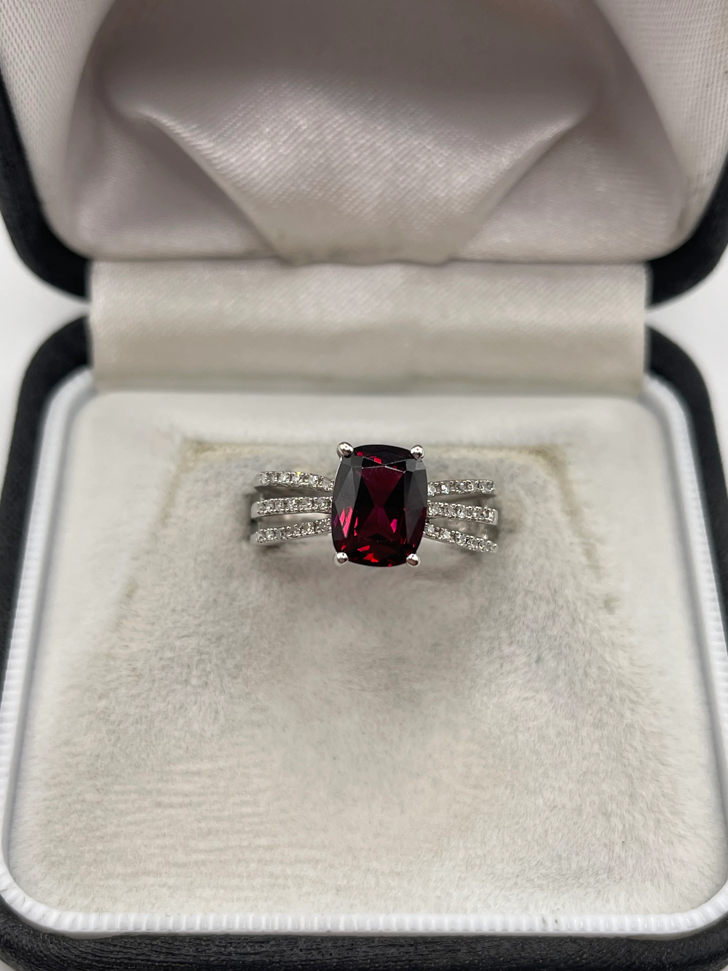 9ct white gold garnet and diamond ring