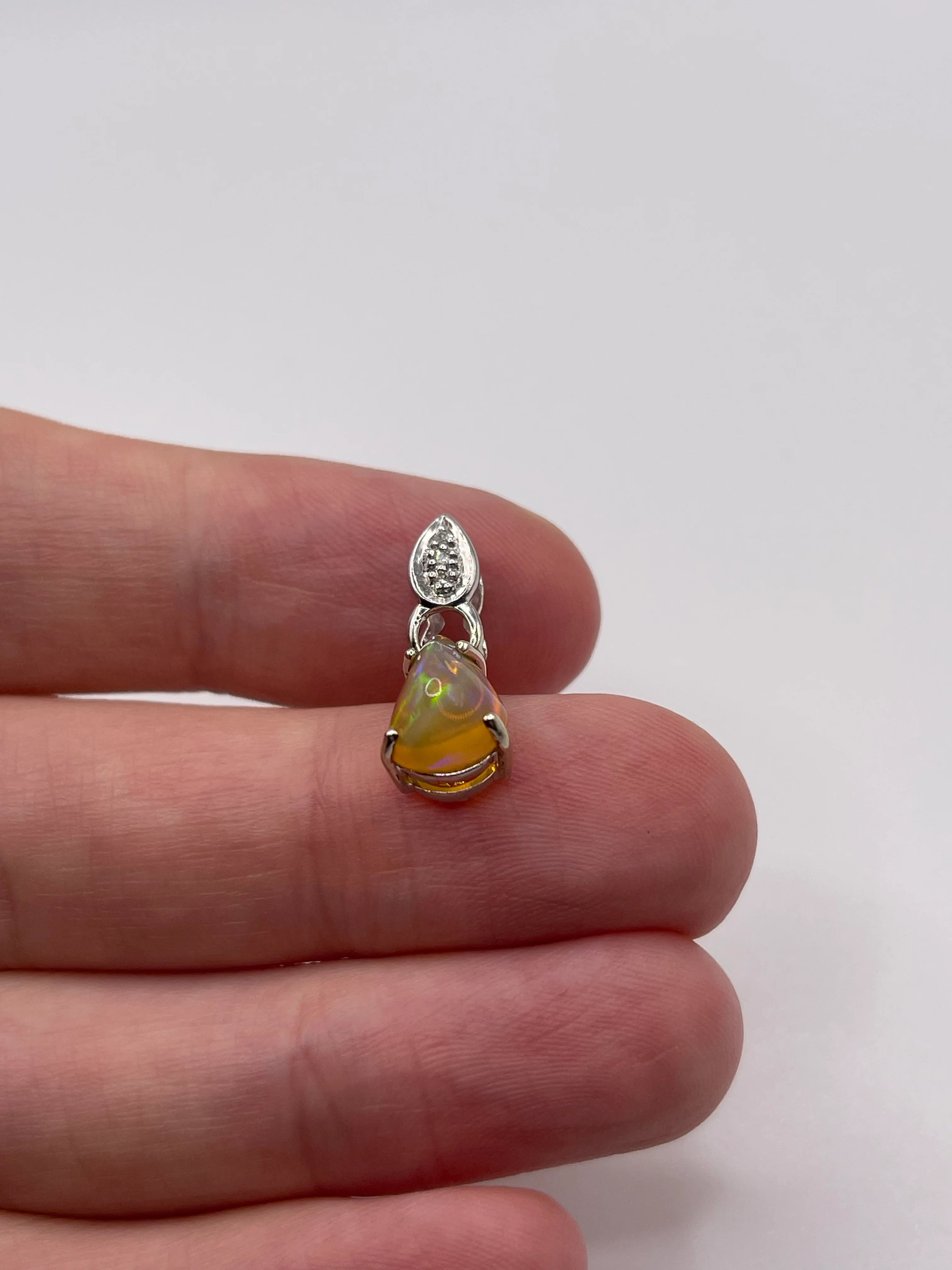 9ct white gold opal and diamond pendant - Image 2
