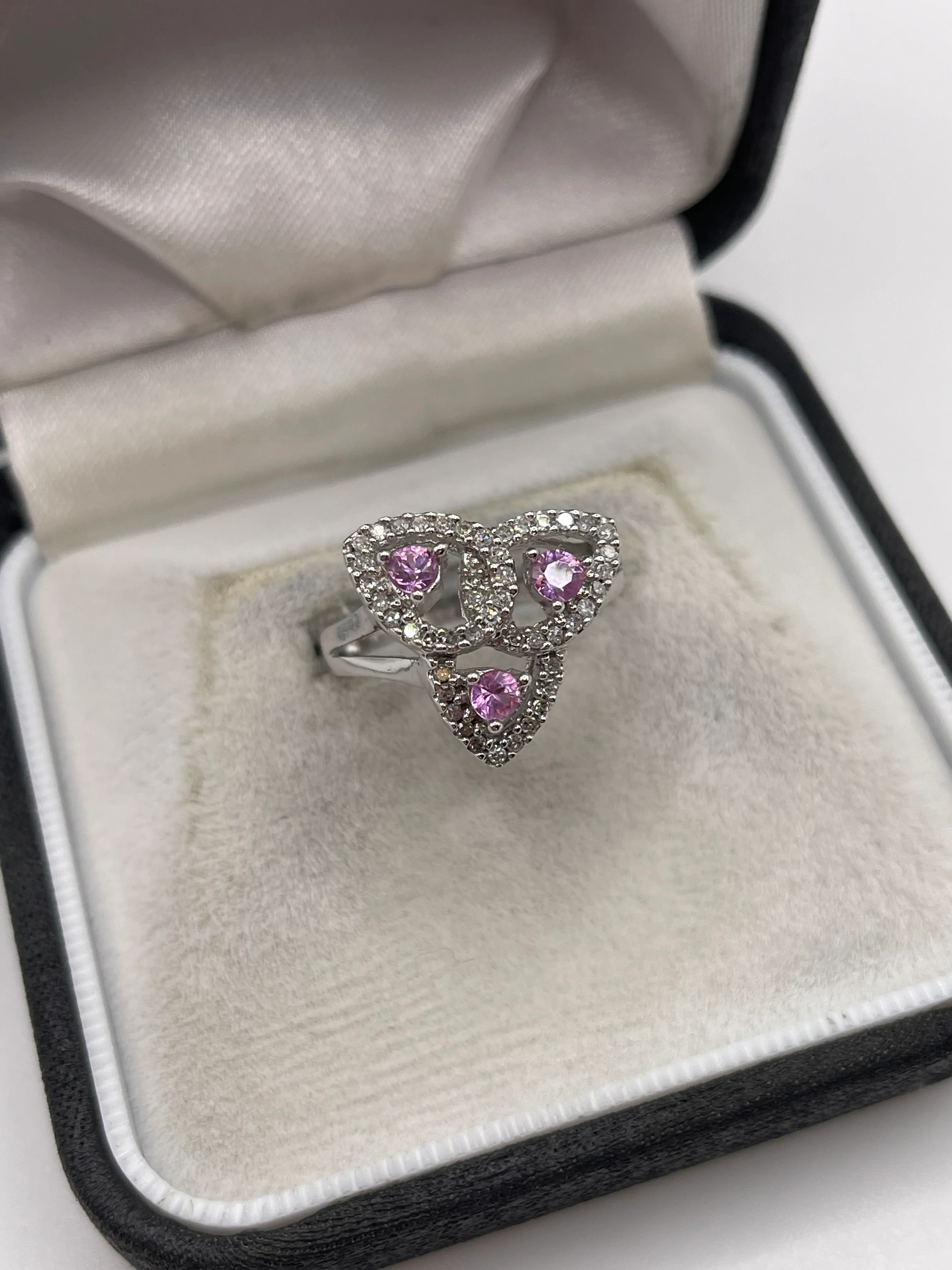 9ct white gold pink sapphire and diamond ring - Image 2