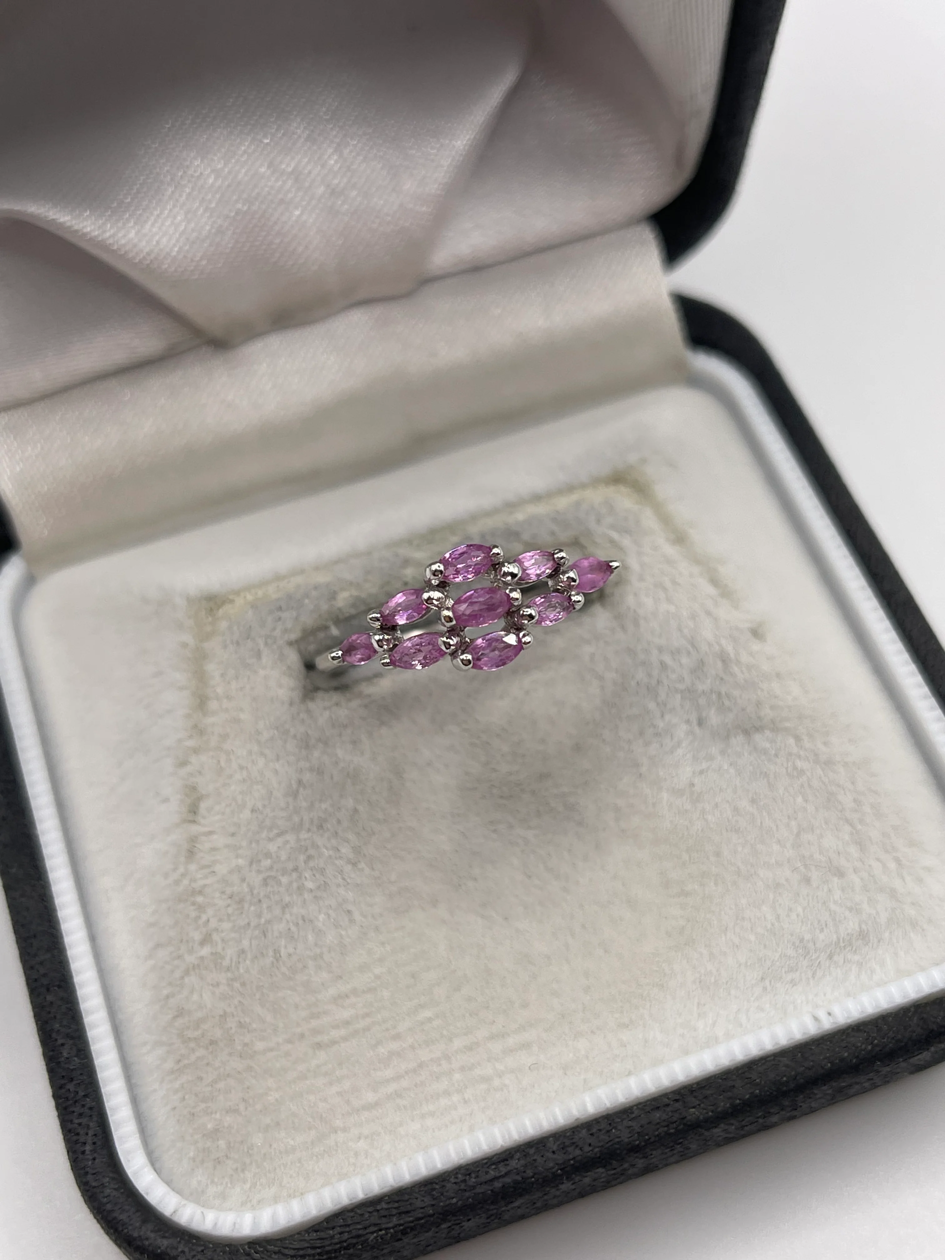 9ct white gold pink sapphire cluster ring - Image 2