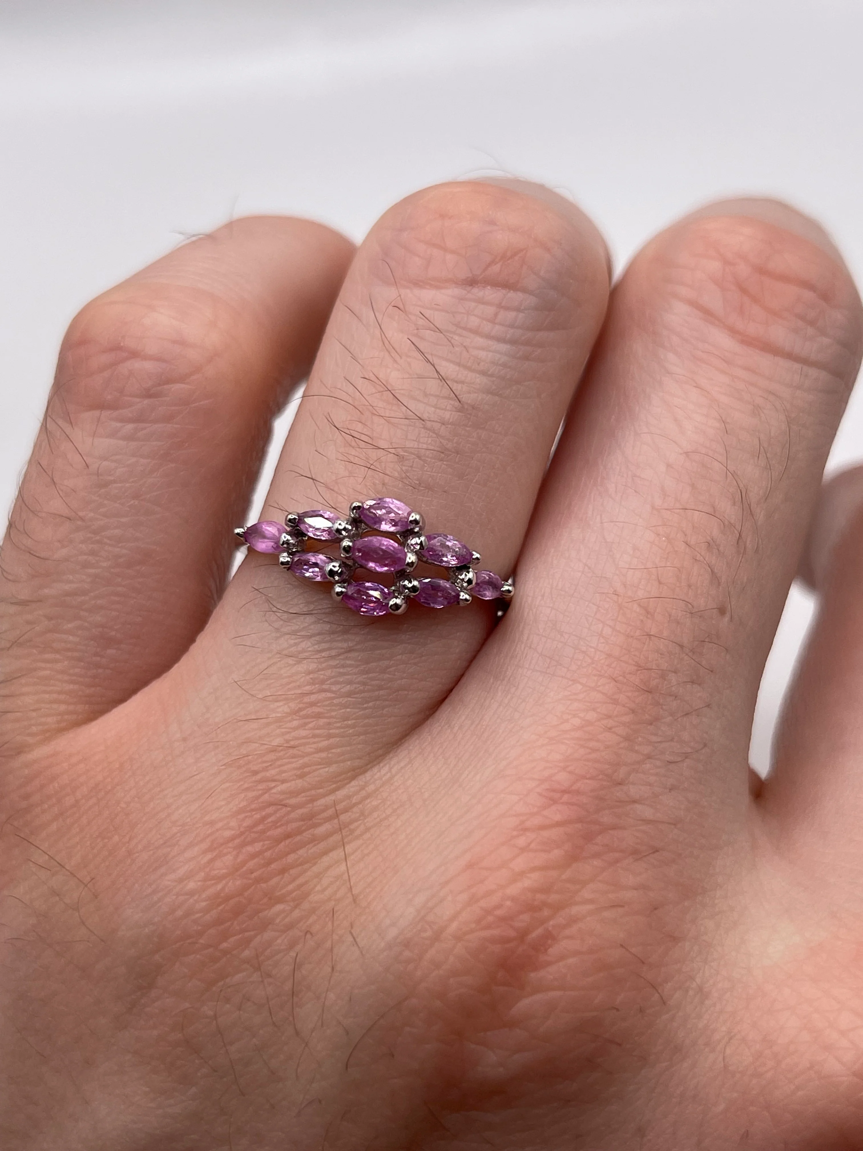 9ct white gold pink sapphire cluster ring - Image 4