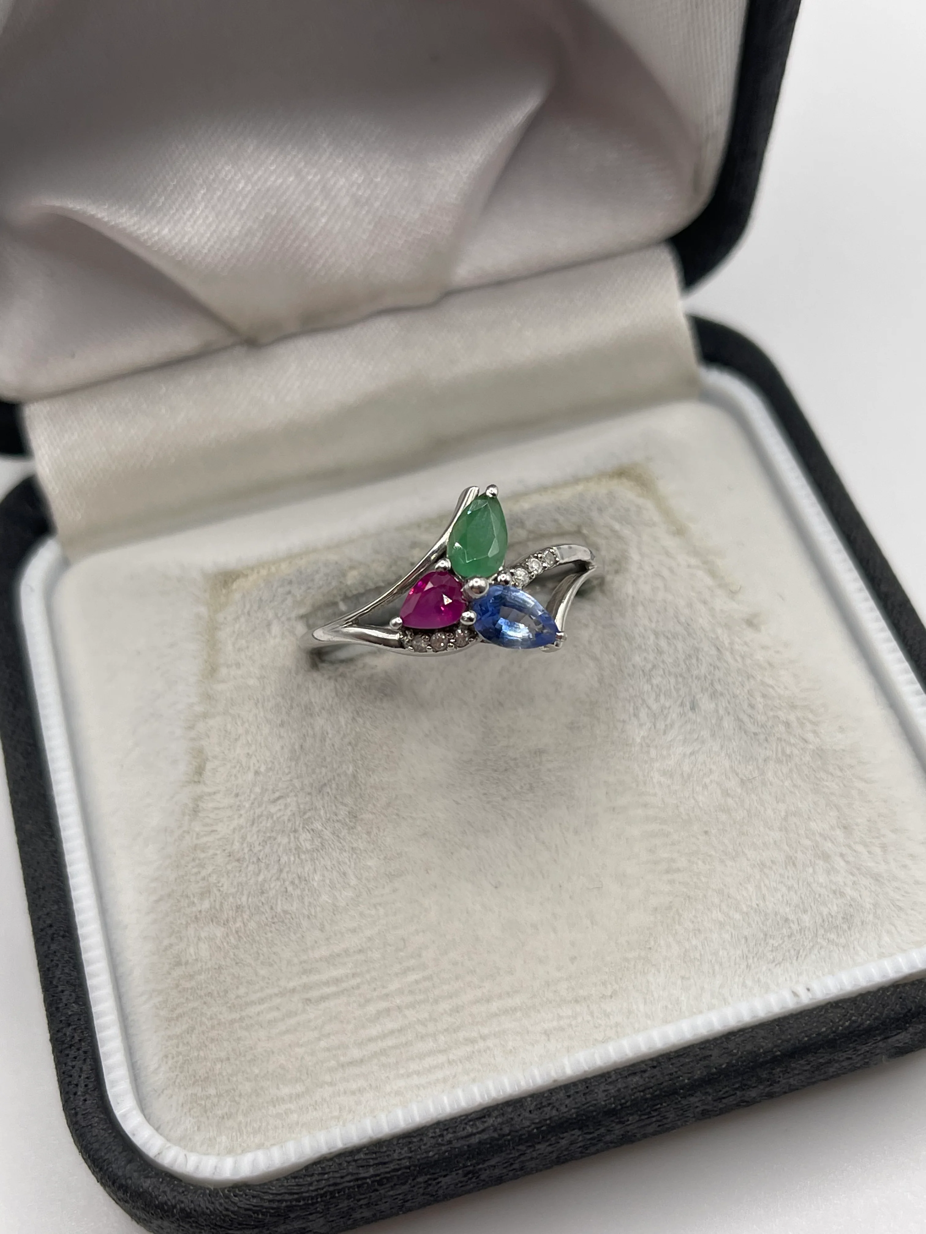 9ct white gold sapphire, emerald, ruby and diamond ring - Image 2