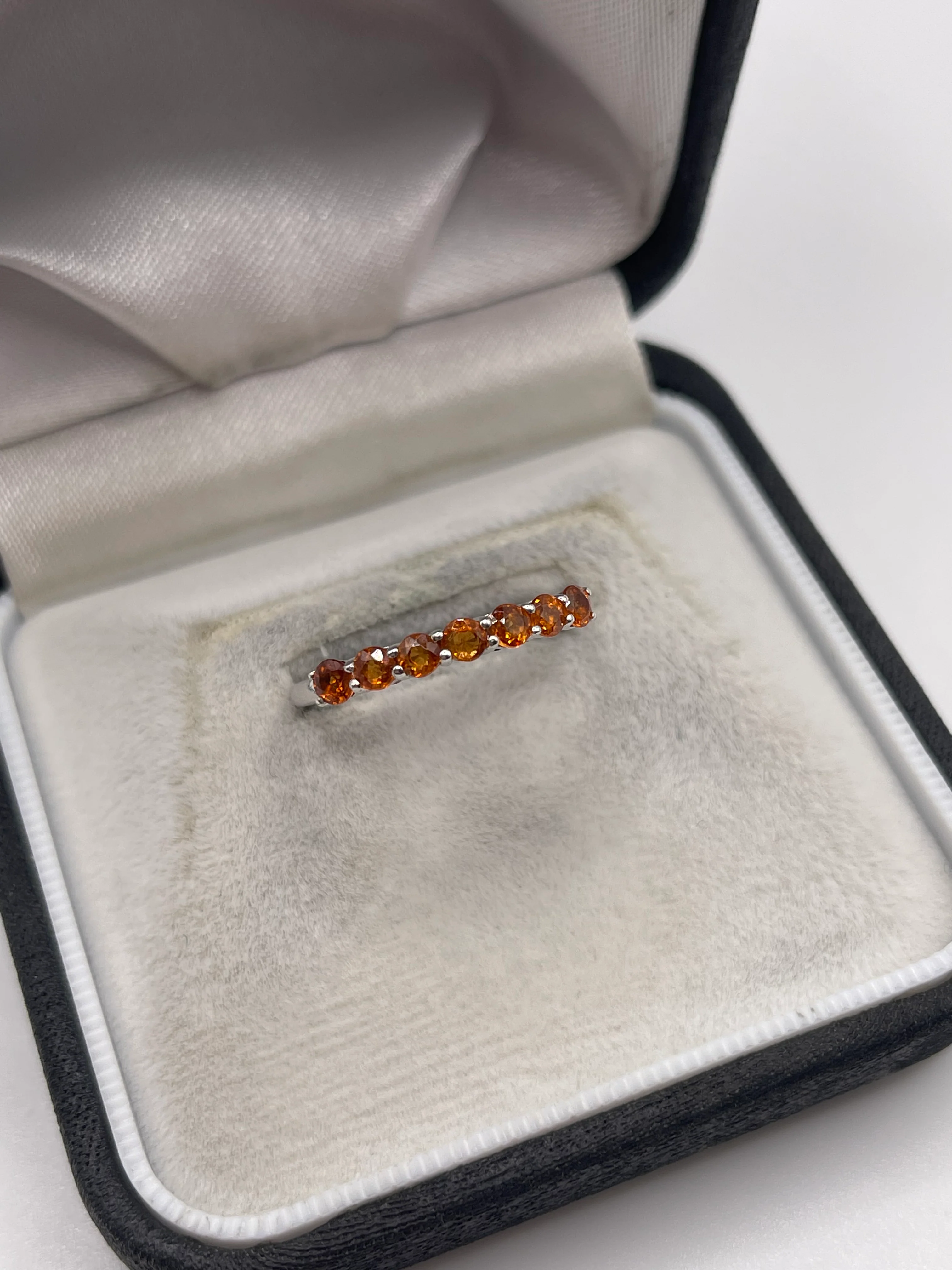 9ct white gold sapphire ring - Image 2