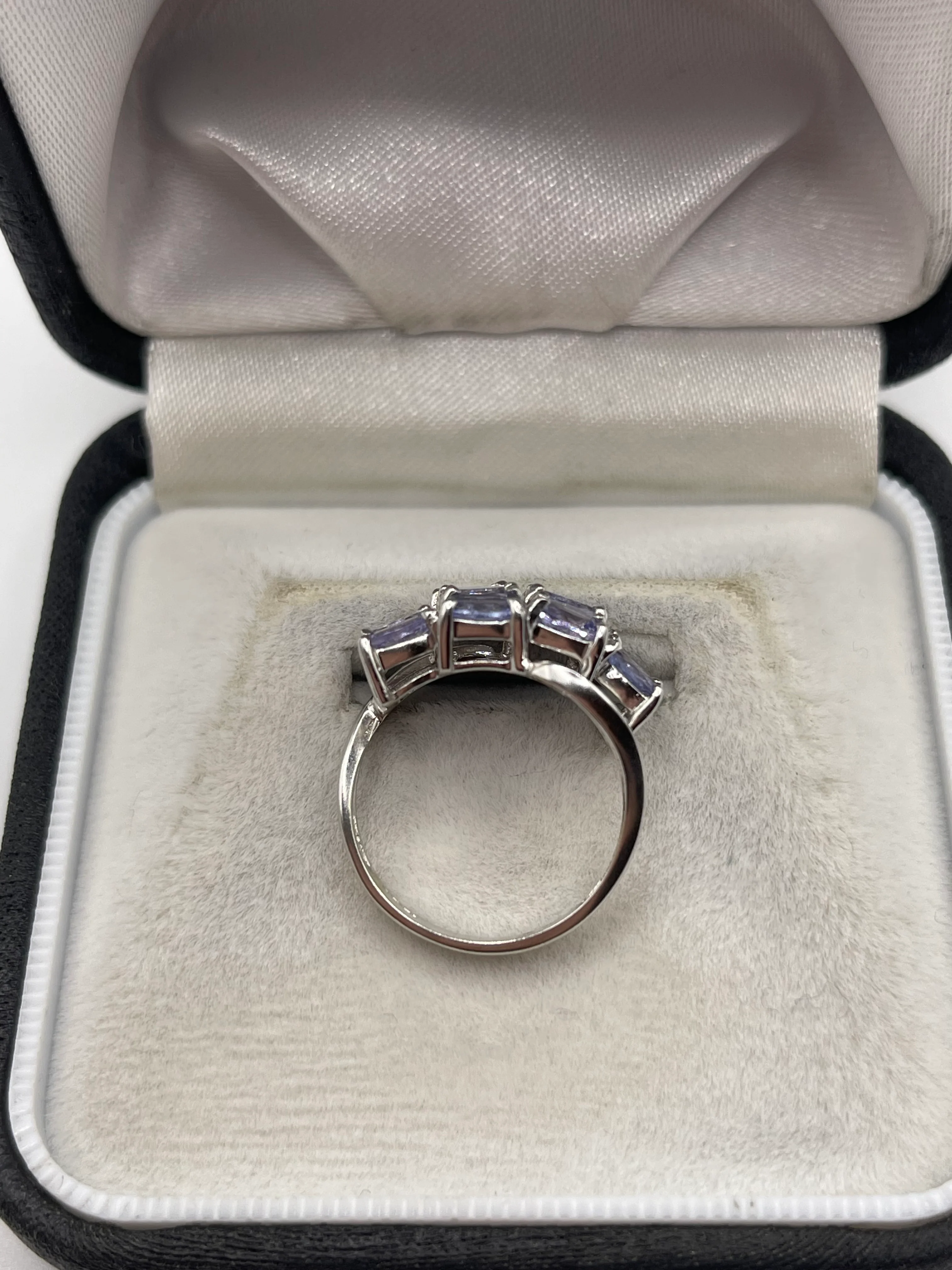 9ct white gold tanzanite cluster ring - Image 3
