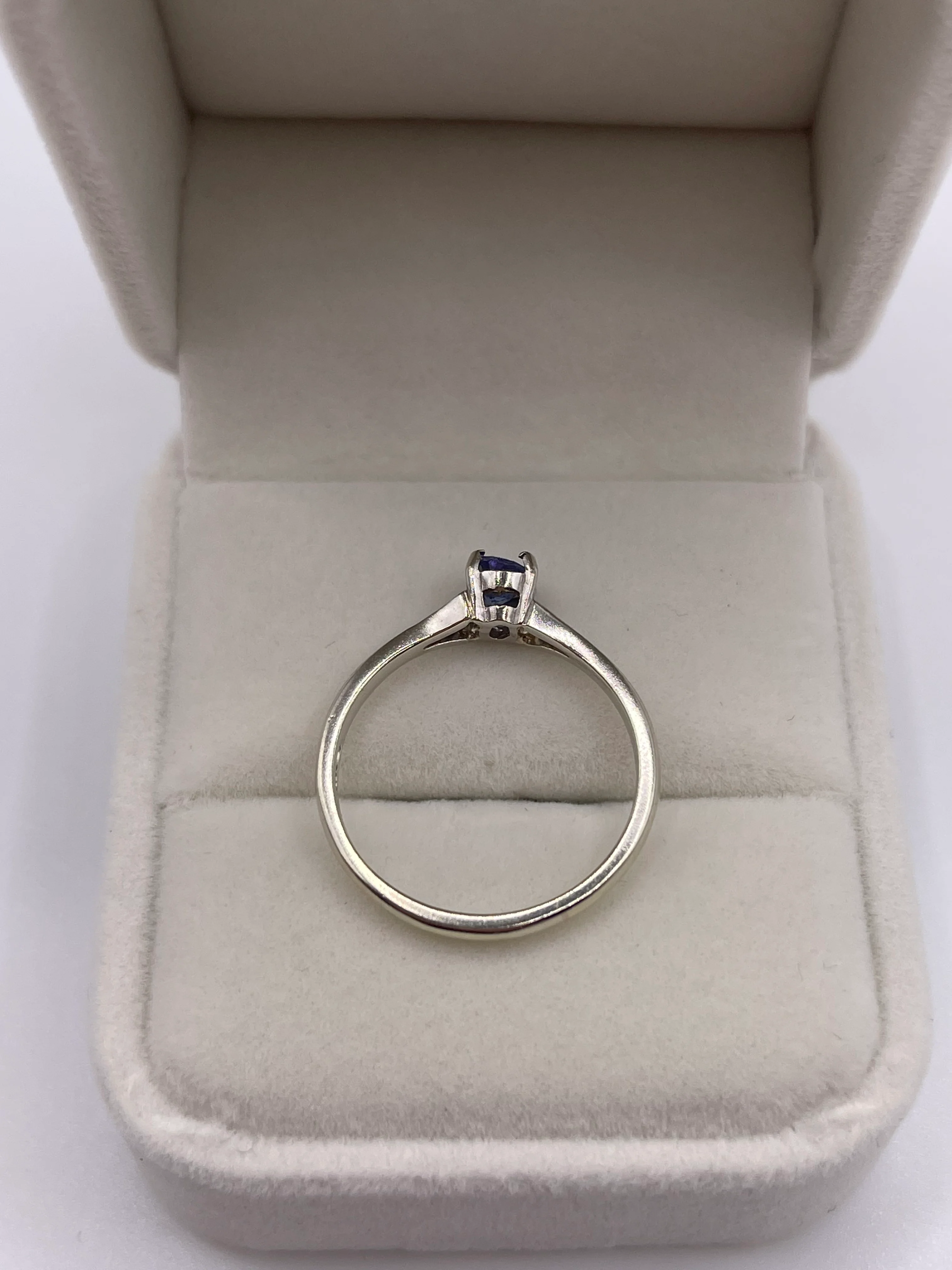 9ct white gold tanzanite ring - Image 3