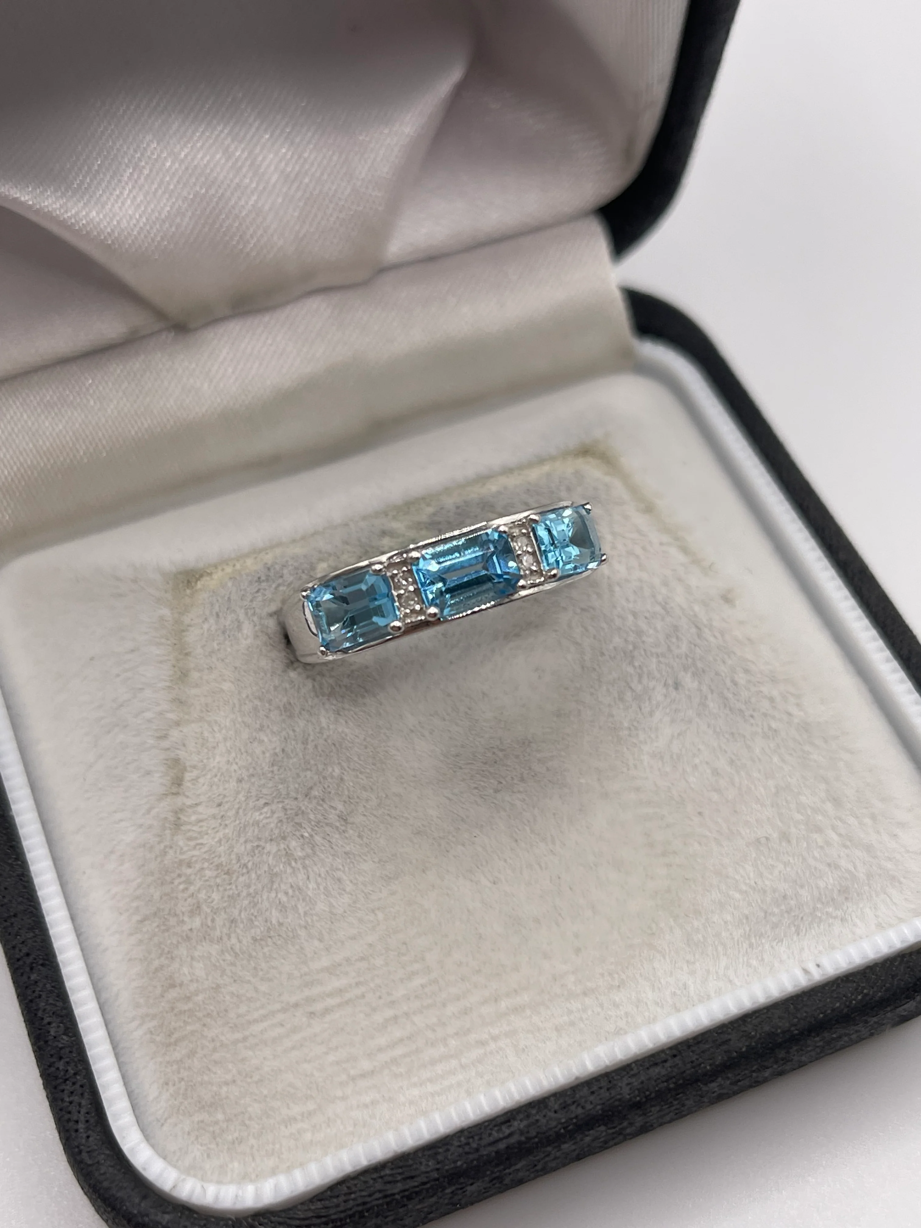 9ct white gold topaz and diamond ring - Image 2