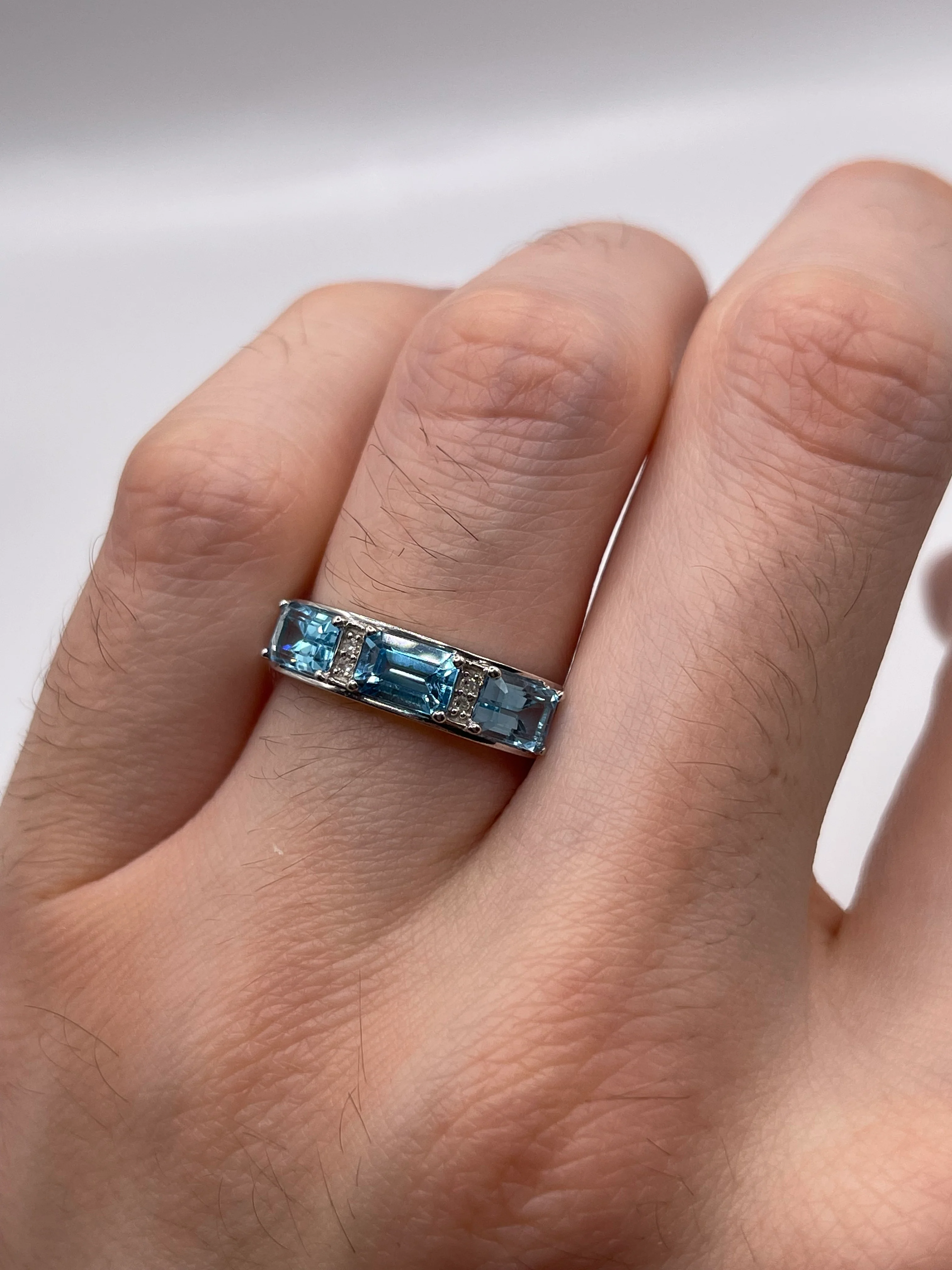 9ct white gold topaz and diamond ring - Image 4
