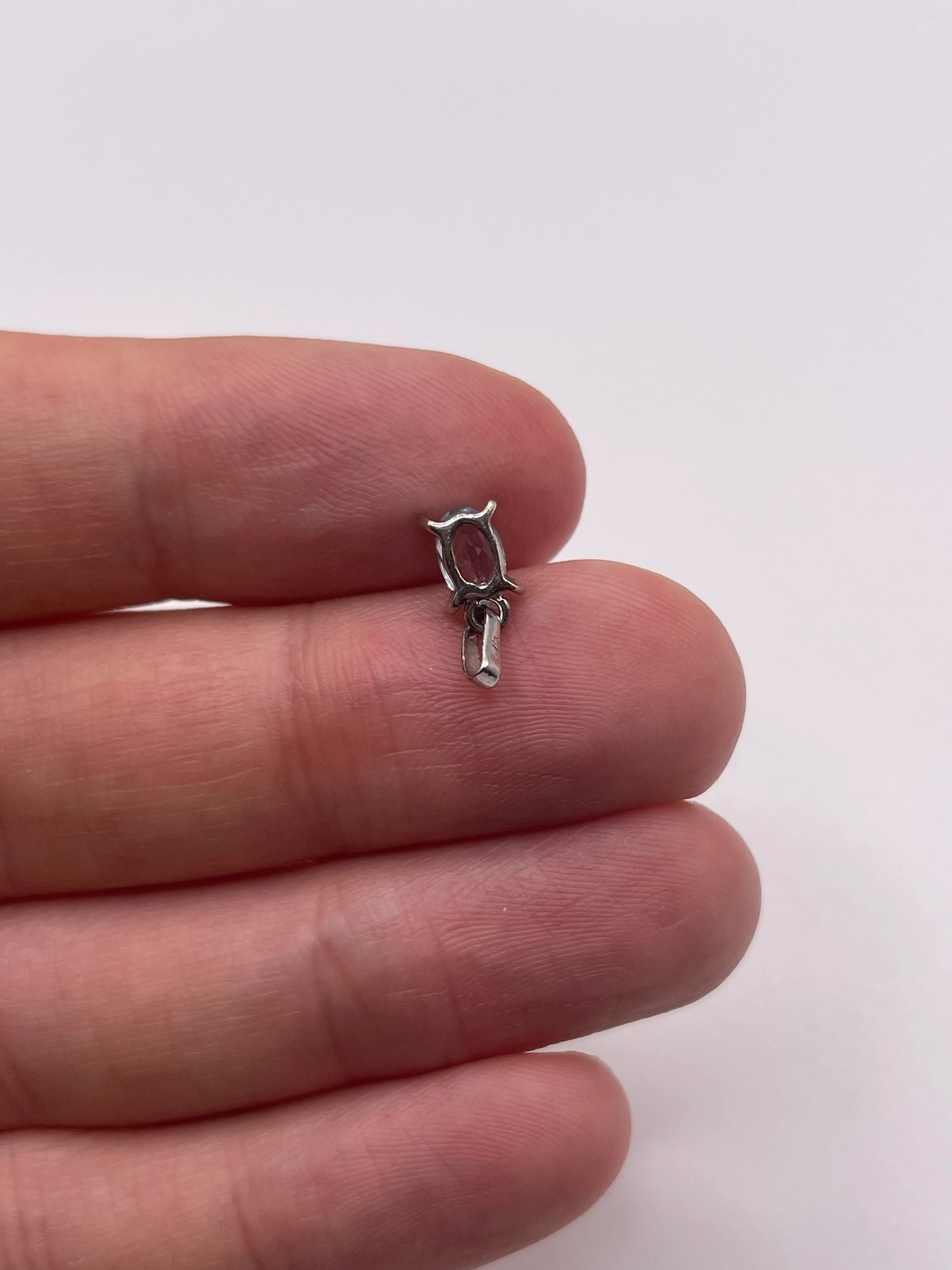 9ct white gold topaz pendant - Image 2