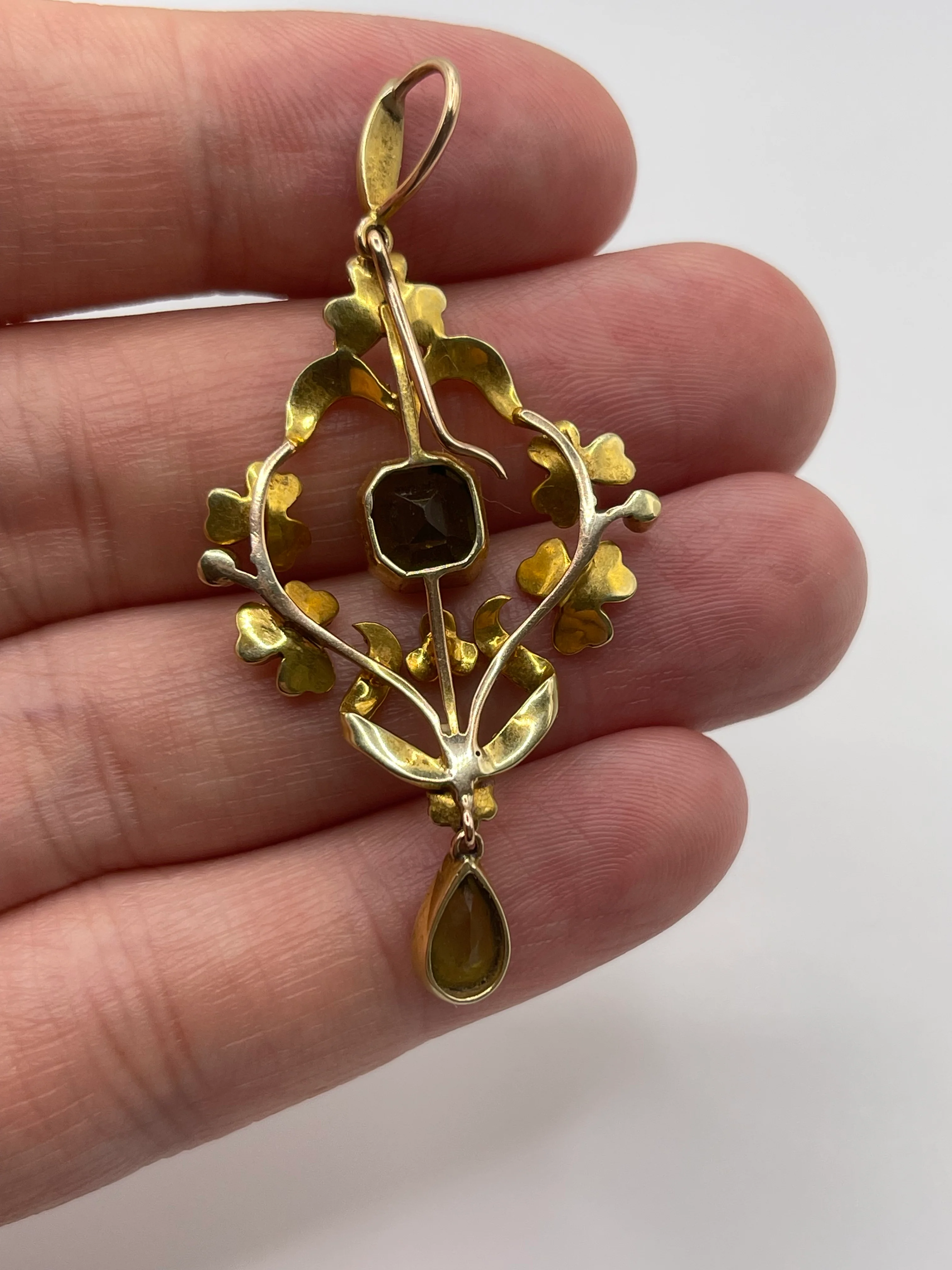 Antique 15ct gold peridot and pearl pendant - Image 3