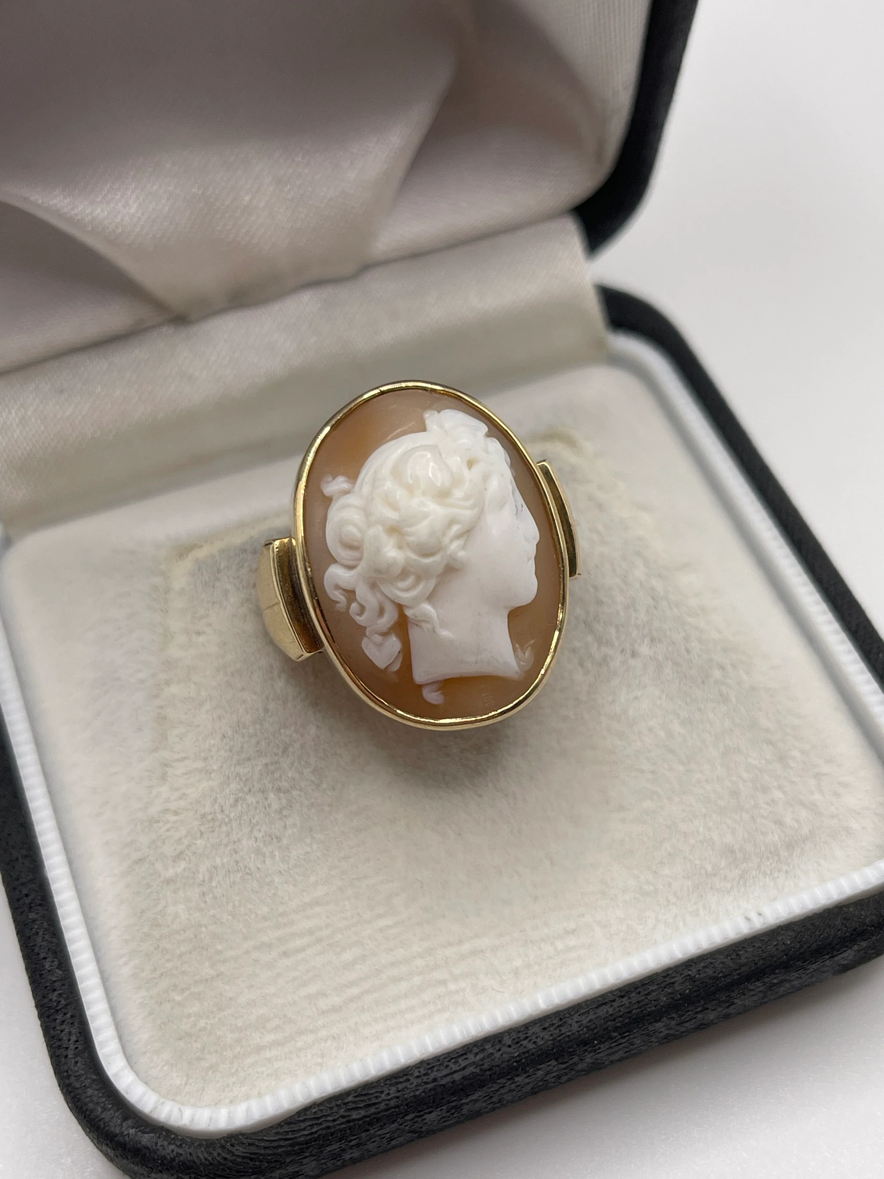 Antique 9ct gold cameo ring - Image 2