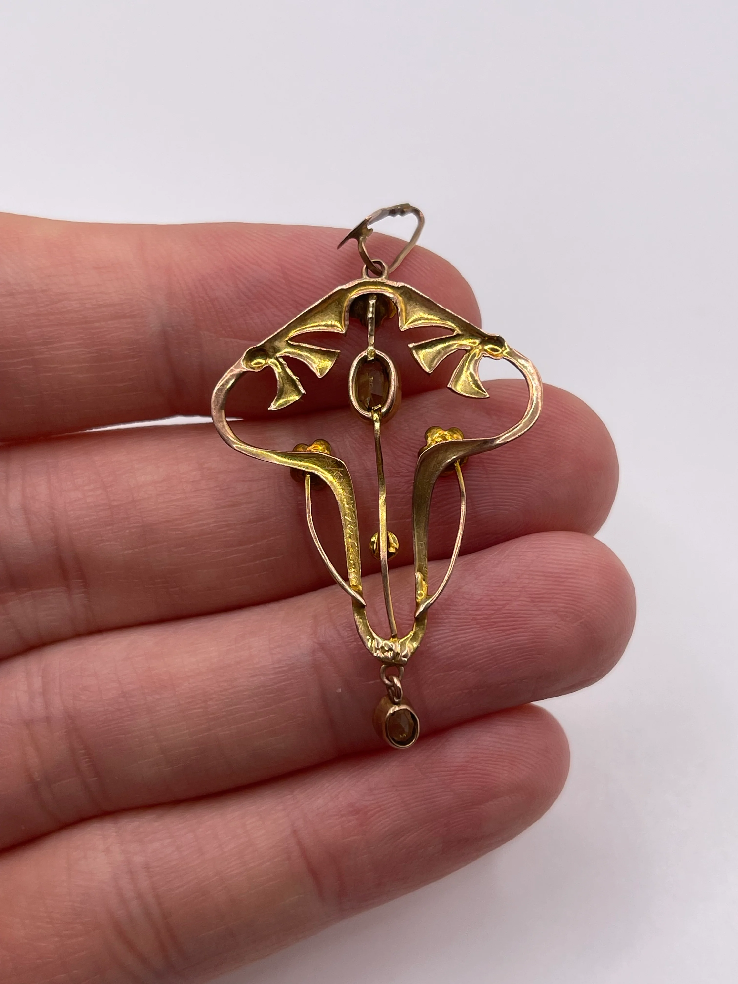 Antique 9ct rose gold peridot and pearl pendant - Image 3