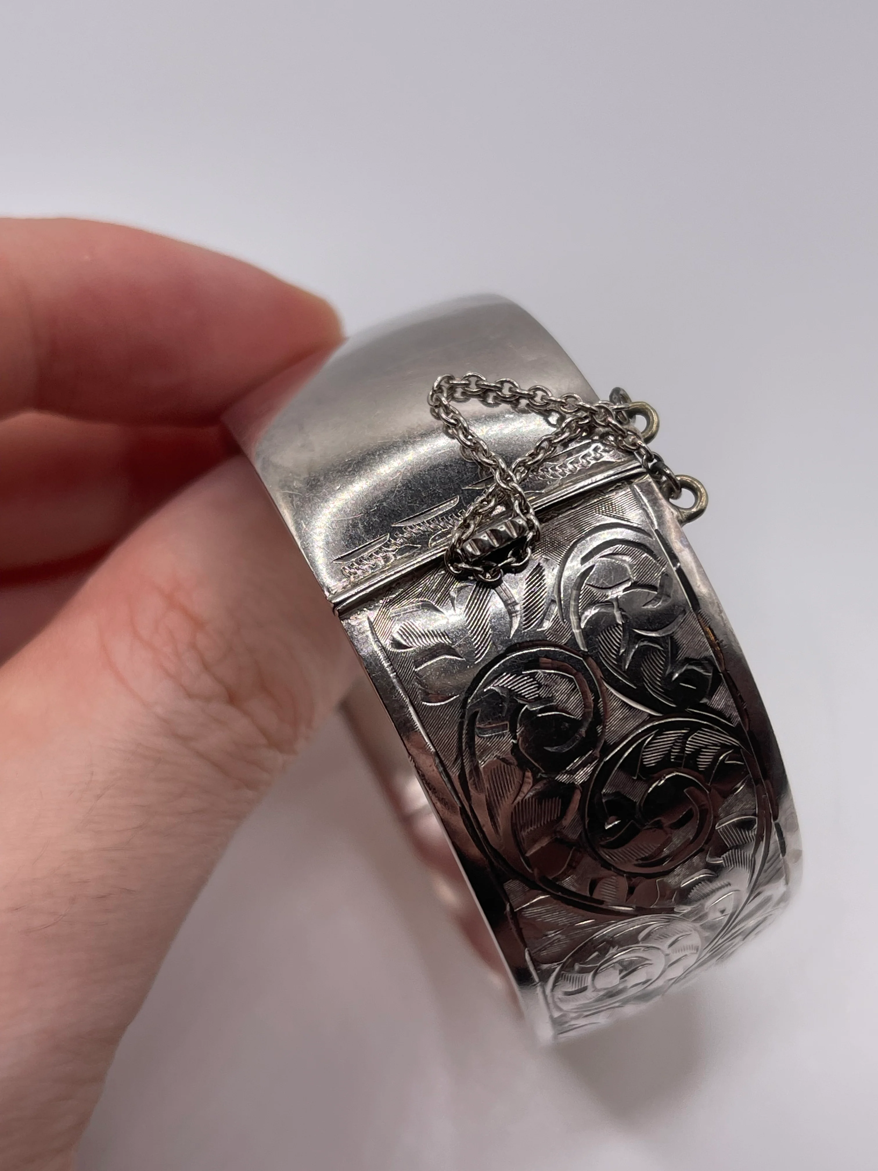 Heavy silver bangle - Image 2